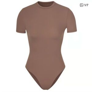 Skims Relaxed Tees T-Shirt Bodysuit in Umber size XS